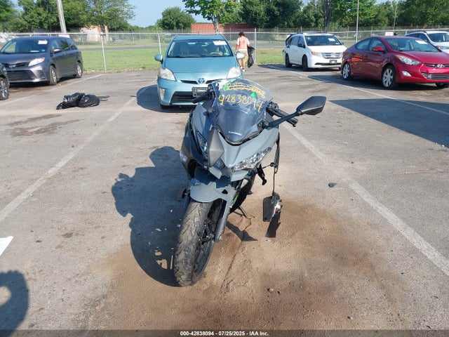 JKAEXKG10KDA35626 Kawasaki Ninja 400