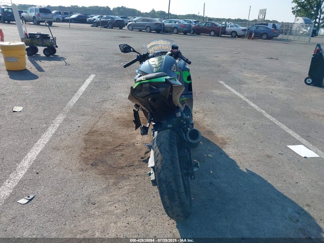 JKAEXKG10KDA35626 Kawasaki Ninja 400