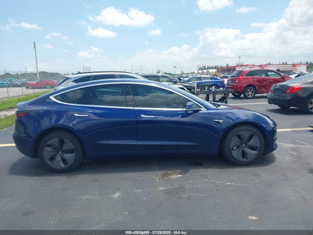 5YJ3E1EA8JF102302 Tesla 2018