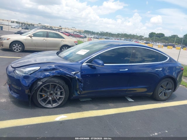 5YJ3E1EA8JF102302 Tesla 2018