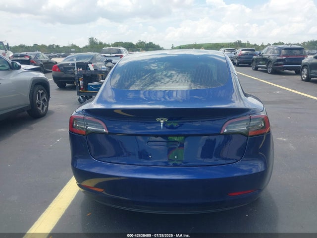 5YJ3E1EA8JF102302 Tesla 2018