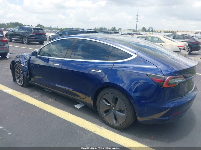 2018 TESLA MODEL 3 5YJ3E1EA8JF102302 Photo 2