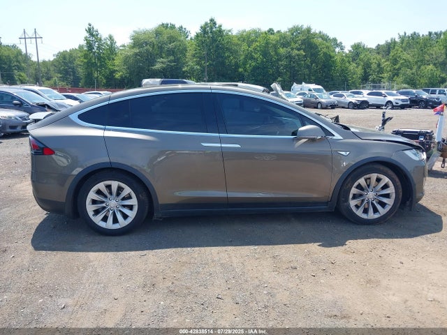 5YJXCBE26GF008224 Tesla MODEL X