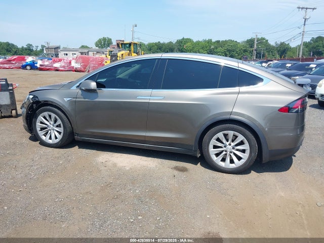 5YJXCBE26GF008224 Tesla MODEL X