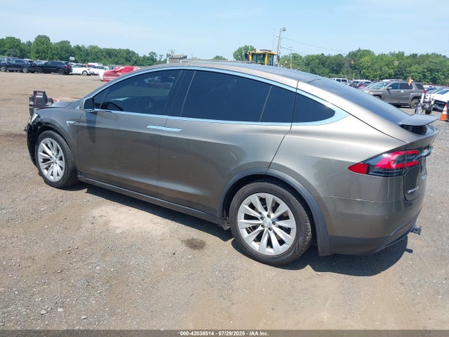 5YJXCBE26GF008224 Tesla MODEL X