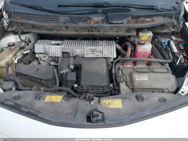 JTDZN3EU0E3353608 Toyota Prius V Two