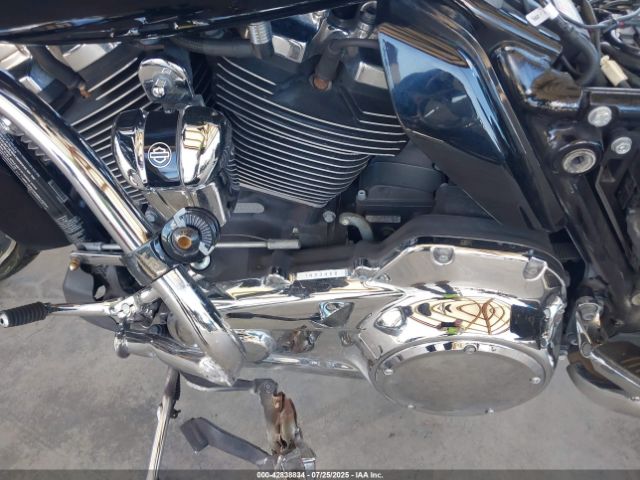 2021 HARLEY-DAVIDSON FLHX 1HD1KBC2XMB675354 Photo 8