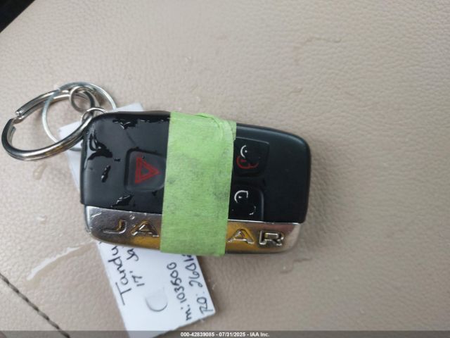 2017 JAGUAR F-PACE SADCJ2BV6HA075293 Photo 10