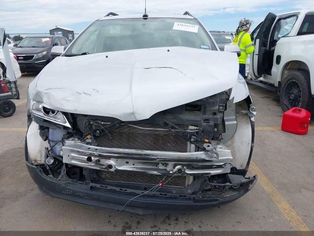 Lincoln 2015 2015 2LMDJ6JK9FBL32124 Image 12