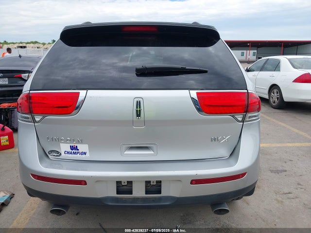 Lincoln 2015 2015 2LMDJ6JK9FBL32124 Image 16