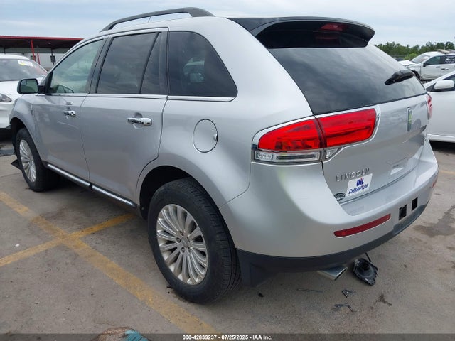 Lincoln 2015 2015 2LMDJ6JK9FBL32124 Image 3