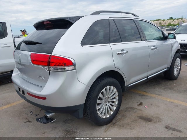 Lincoln 2015 2015 2LMDJ6JK9FBL32124 Image 4