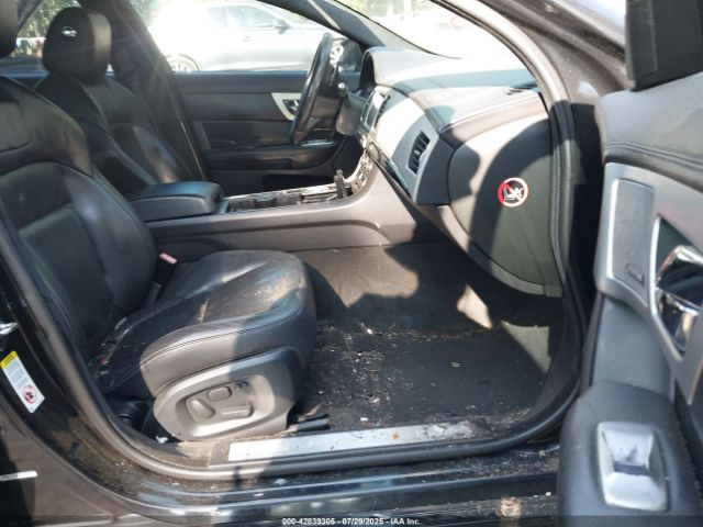 2015 JAGUAR XF SAJWA0F76F8U56804 Photo 4