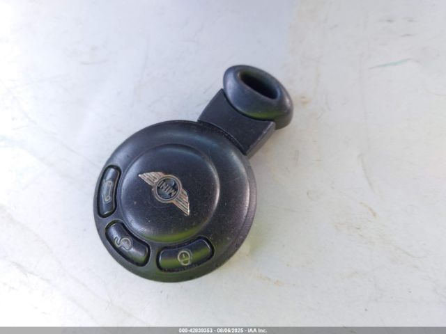 2010 MINI COOPER WMWMF3C56ATZ65239 Photo 10