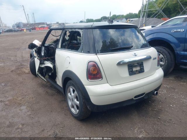 2010 MINI COOPER WMWMF3C56ATZ65239 Photo 2