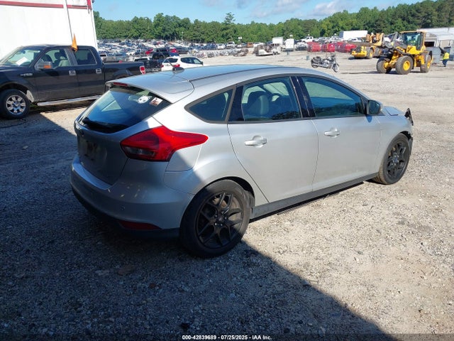 Ford Focus 2016 1FADP3K29GL333034 Image 4