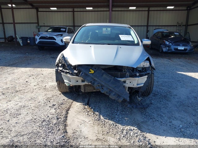 Ford Focus 2016 1FADP3K29GL333034 Image 6