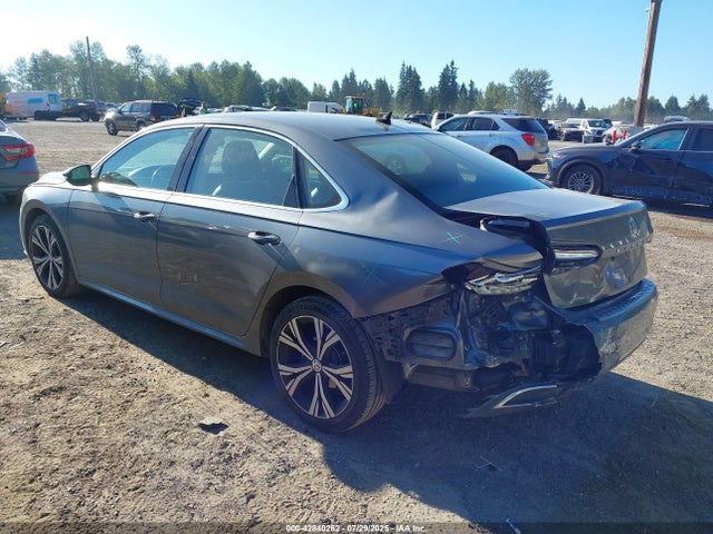Volkswagen 2021 2021 1VWSA7A30MC010018 Image 3