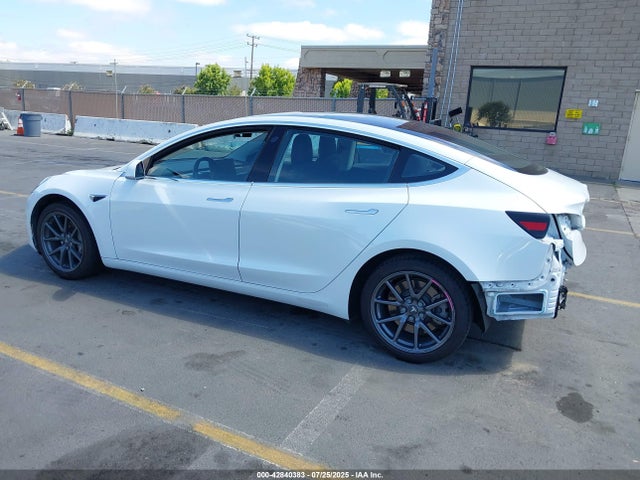 2018 TESLA MODEL 3 5YJ3E1EA6JF017183 Photo 2