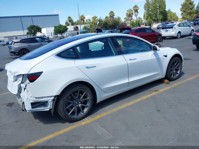 2018 TESLA MODEL 3 5YJ3E1EA6JF017183 Photo 3