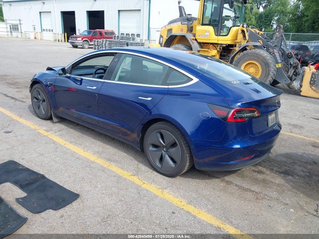 2019 TESLA MODEL 3 5YJ3E1EB2KF387539 Photo 2