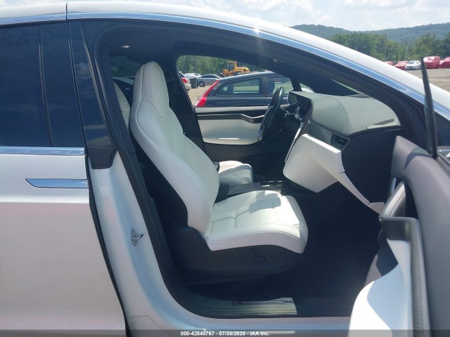 2018 TESLA MODEL X 5YJXCBE26JF112770 Photo 4