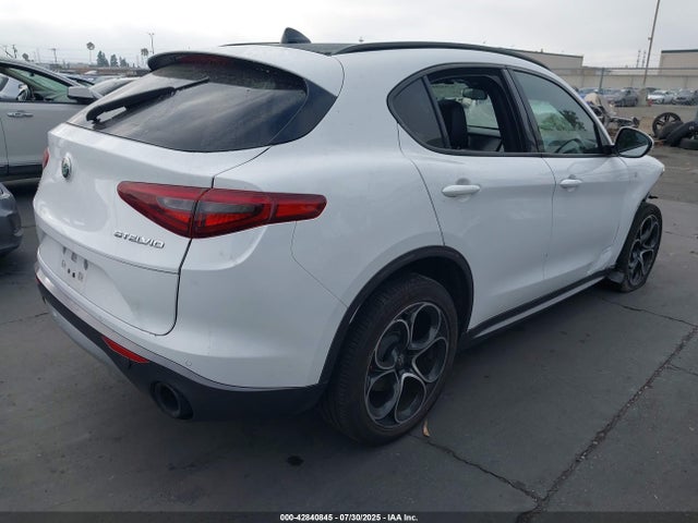Alfa Romeo Stelvio 2022 ZASPAKBNXN7D32081 Image 4