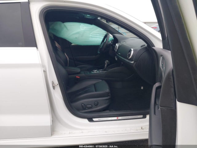 2018 AUDI A3 WAUJ8GFF8J1040658 Photo 4