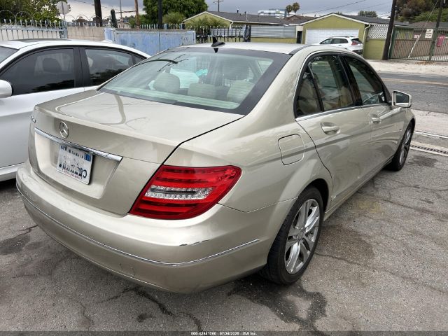 2012 MERCEDES-BENZ C 250 WDDGF4HB5CR221657 Photo 3
