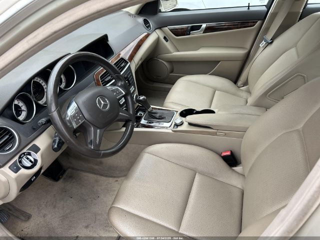 2012 MERCEDES-BENZ C 250 WDDGF4HB5CR221657 Photo 4