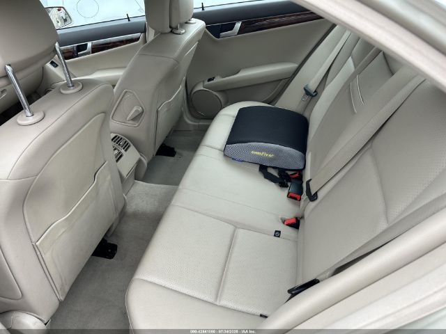 2012 MERCEDES-BENZ C 250 WDDGF4HB5CR221657 Photo 7