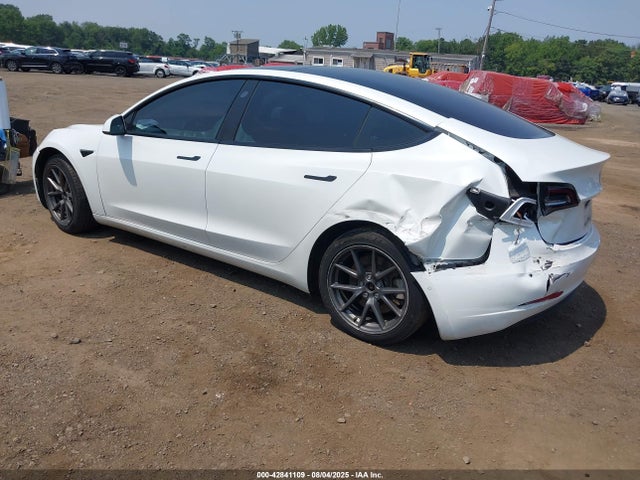 2022 TESLA MODEL 3 5YJ3E1EA9NF122211 Photo 2