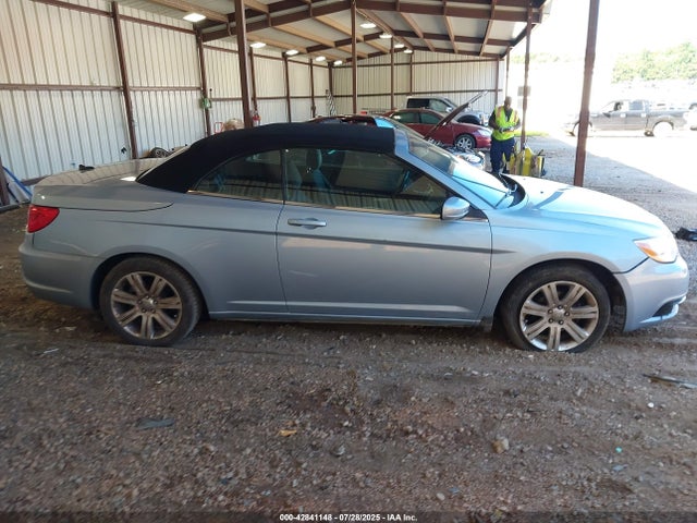 Chrysler 200 2014 1C3BCBEG6EN131353 Image 13