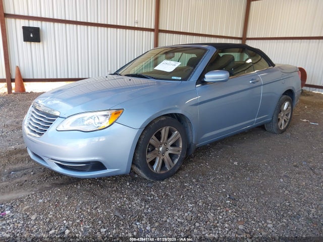 Chrysler 200 2014 1C3BCBEG6EN131353 Image 2