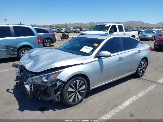 Nissan 2021 2021 1N4BL4DV0MN384535 Image 2