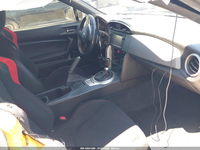 JF1ZNAA16F8704421 Scion 2000cc na