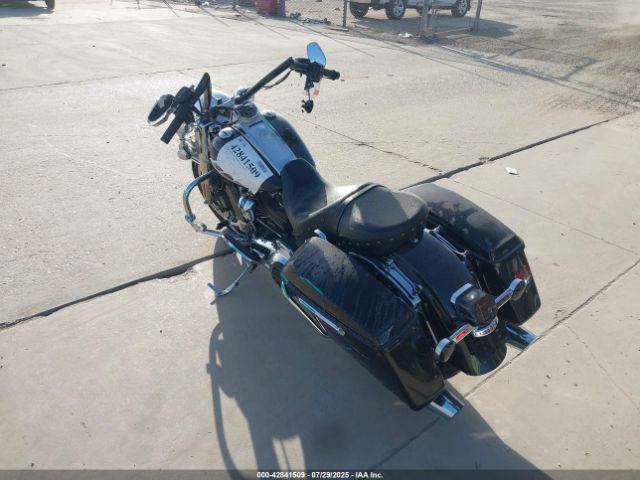 2019 HARLEY-DAVIDSON FLHR 1HD1FBC11KB655471 Photo 2