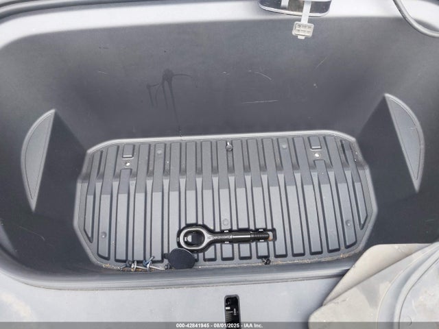 7SAYGDEE8PF904042 Tesla Model Y