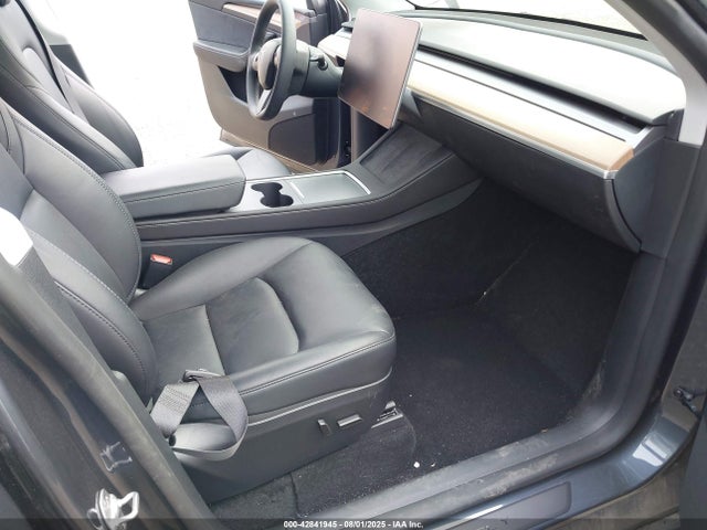 7SAYGDEE8PF904042 Tesla Model Y