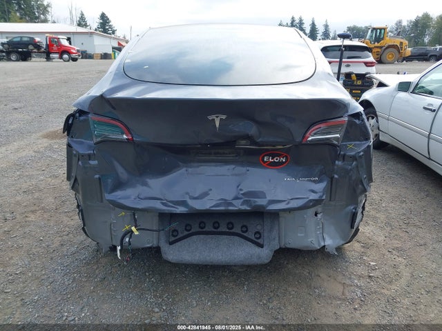 7SAYGDEE8PF904042 Tesla Model Y