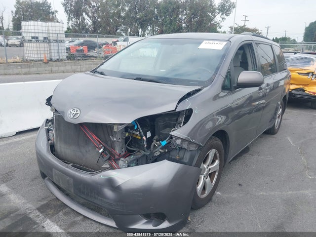 Toyota Sienna Le 8 Passenger 2015 5TDKK3DC5FS631759 Image 2