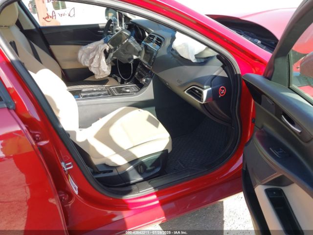 2018 JAGUAR XE SAJAD4FX6JCP23177 Photo 4