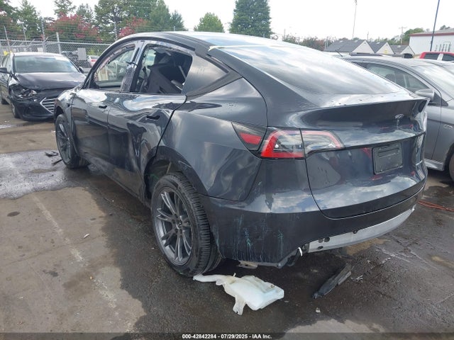 2024 TESLA MODEL Y 7SAYGDEE2RA306674 Photo 2