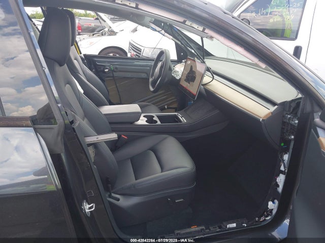 2024 TESLA MODEL Y 7SAYGDEE2RA306674 Photo 4