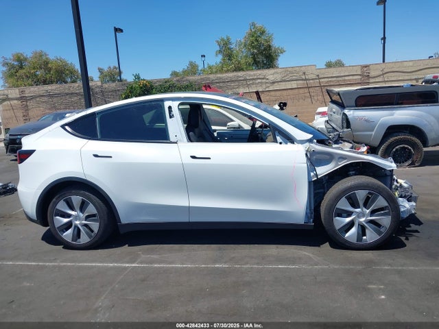 7SAYGAEE8NF366440 Tesla Model Y