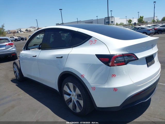 7SAYGAEE8NF366440 Tesla Model Y