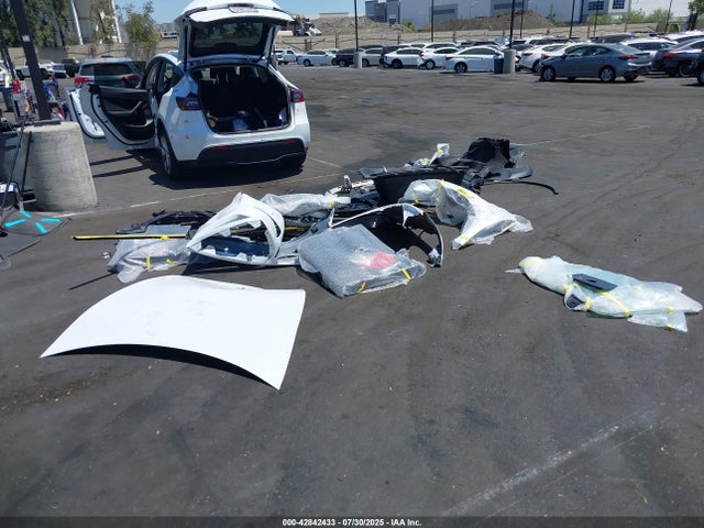 7SAYGAEE8NF366440 Tesla Model Y