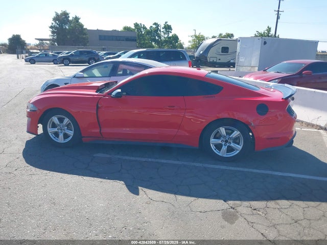 1FA6P8TH7K5135493 Ford 4v