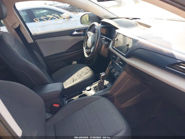 3VVWX7B25NM043459 Volkswagen tsi
