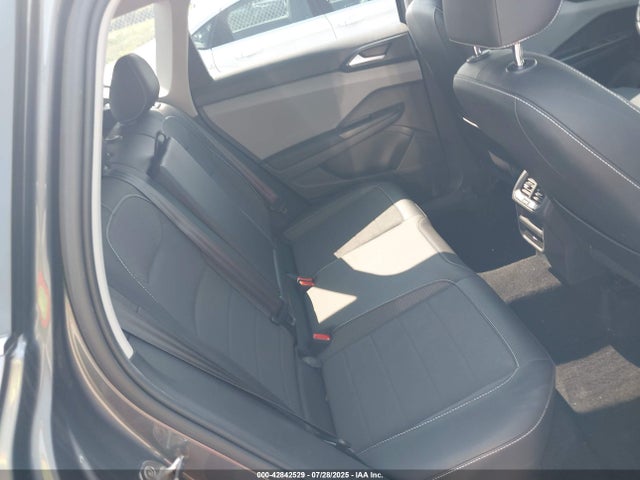 3VVWX7B25NM043459 Volkswagen tsi